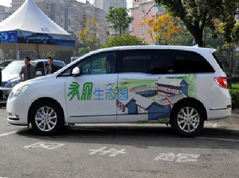 上犹户外车贴喷绘如何保持效果?