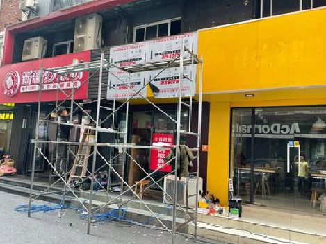 上犹制作广告招牌如何避免它发黄？